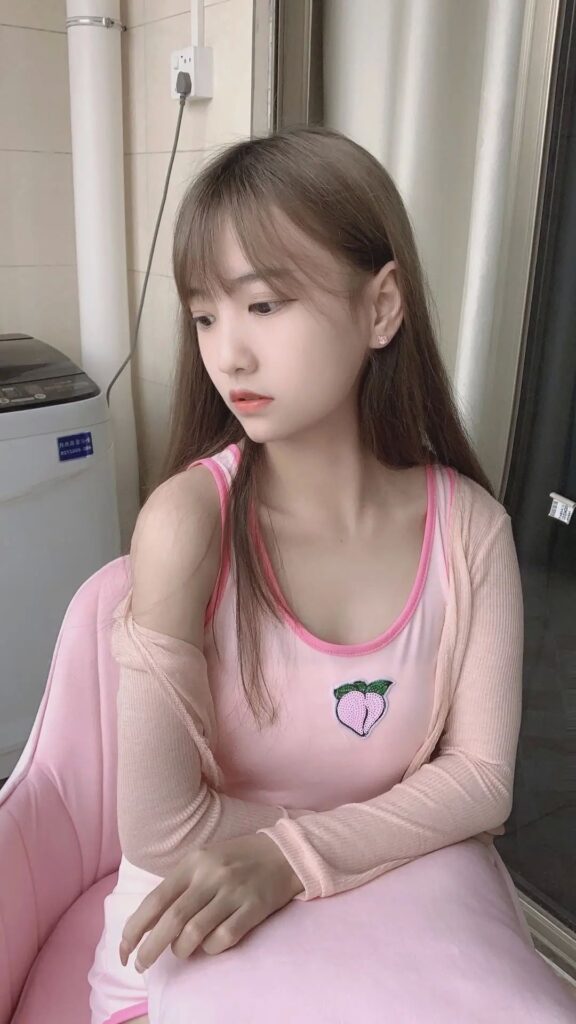 图片[3]鱼见海科技-小程序源码-网站源码-免费源码清纯美女 粉色上衣 连衣裙 吊带 写真套图鱼见海科技-小程序源码-网站源码-免费源码鱼见海资源网-免费PHP网站源码模板,插件软件资源分享平台！