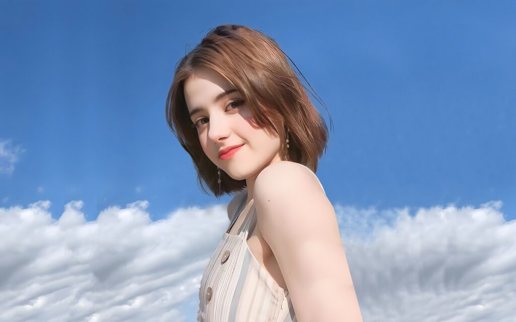 清纯美女_户外_微笑_蓝天_酷鱼见海科技-小程序源码-网站源码-免费源码鱼见海资源网-免费PHP网站源码模板,插件软件资源分享平台！